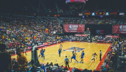 开云体育官网-火箭绝杀魔术，福克斯在欧冠半决赛接管比赛，体育世界里，没有不可能