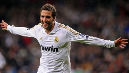 开云体育官方网站-福克斯轰出统治级数据，北京队式防守成太阳锁喉手